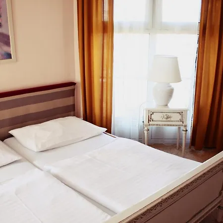 Monica Hotel 3*