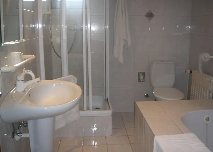 Monica Hotel